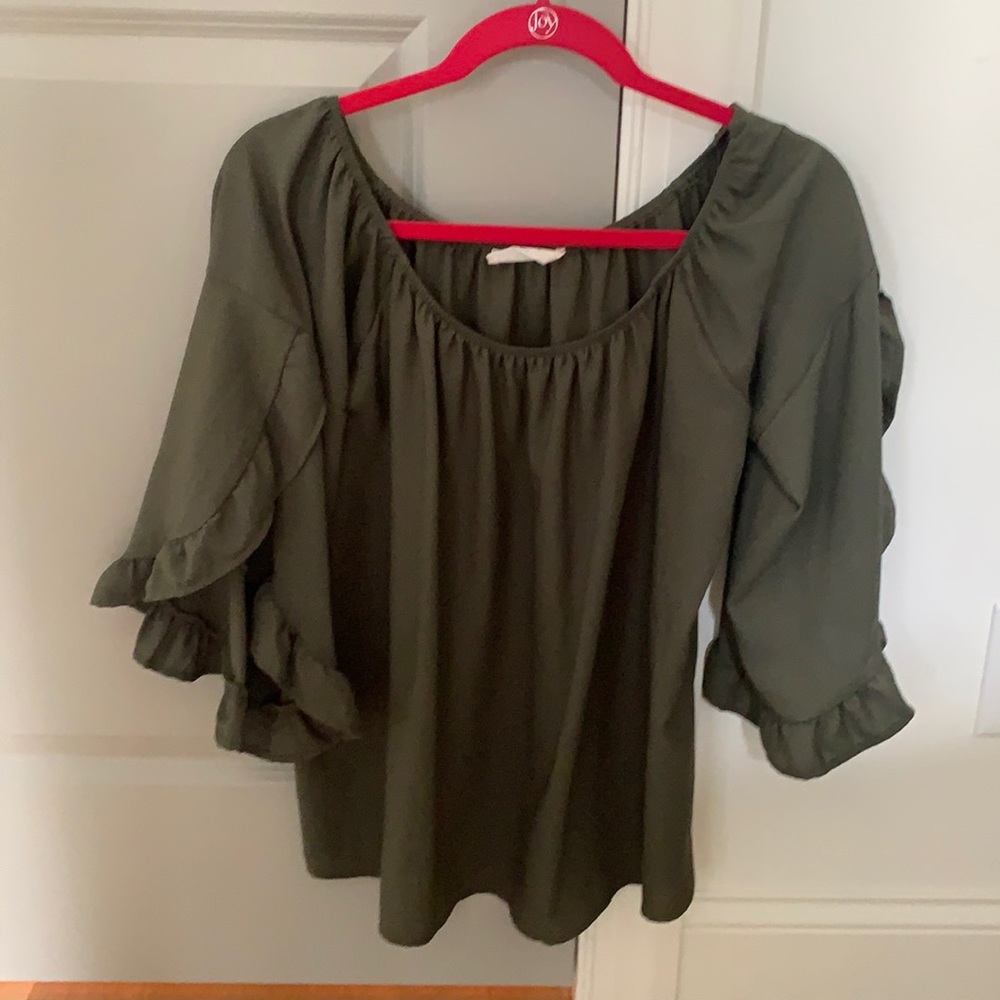 dark green ruffle top- small